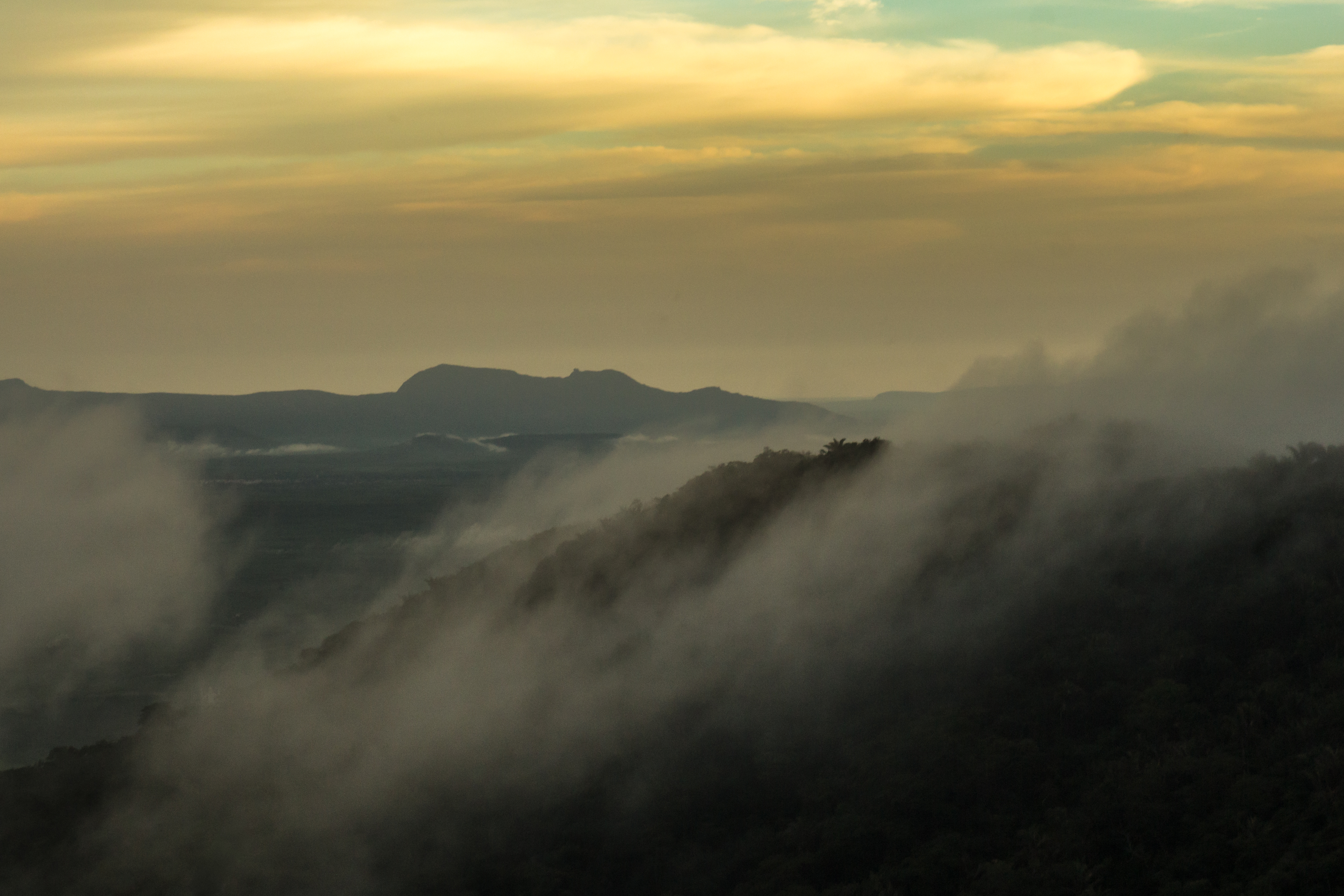 Pôr do sol cinematográfico e brisa da serra em Ubajara