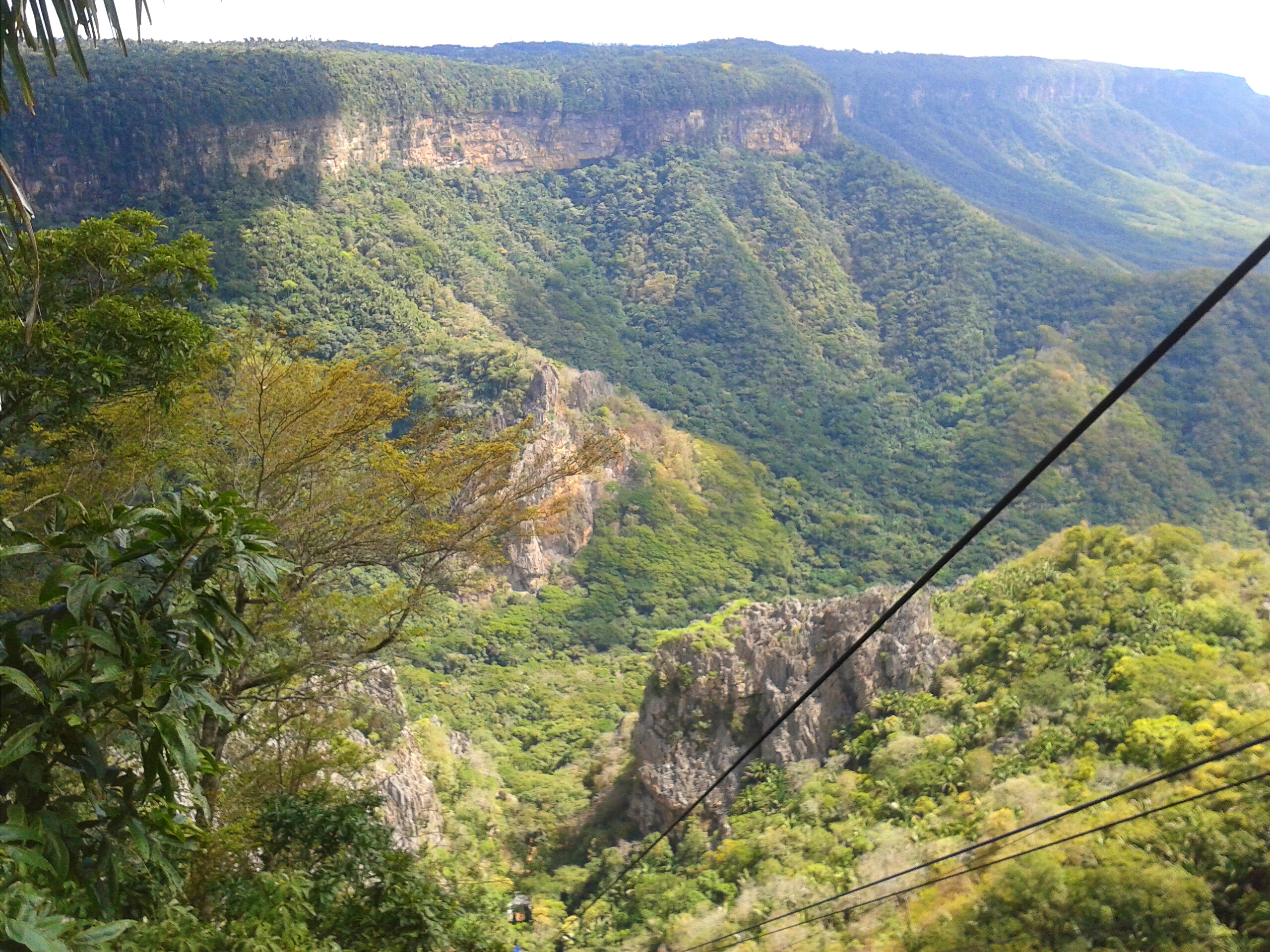 Vista deslumbrante da vegetação e montanhas da Serra da Ibiapaba em Ubajara
